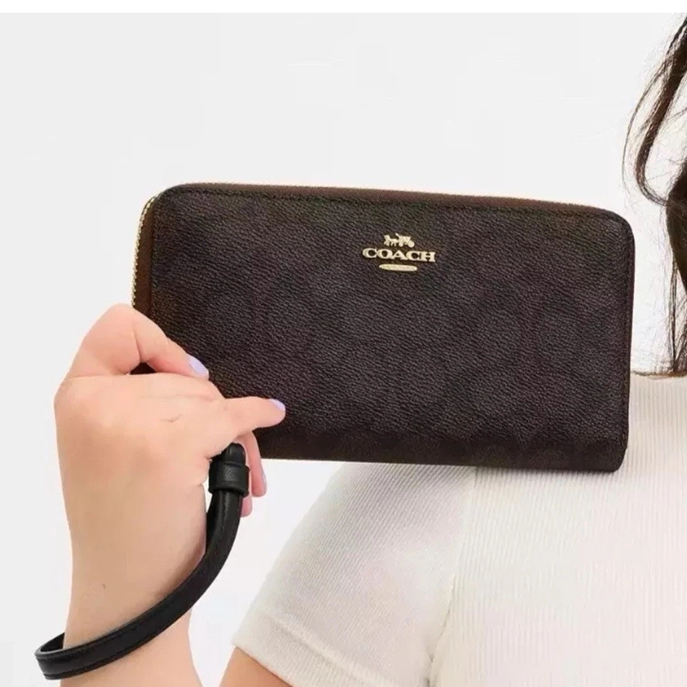 Coach C4452 Sig Long Zip Around Canvas Wallet/Wristlet Brown/Black MSRP $268 NWT
